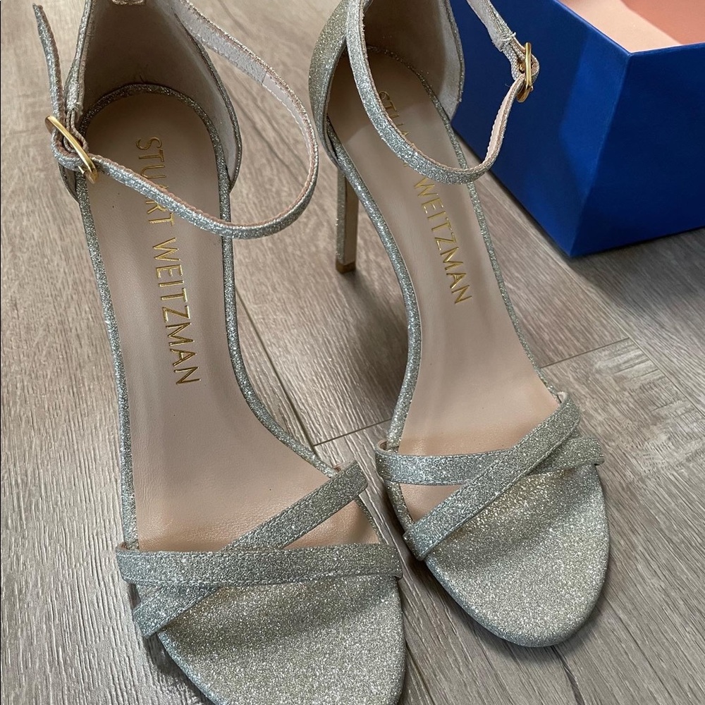 NWB Stuart Weitzman Kylin Sandal, Size 8, platino/metallic glitter